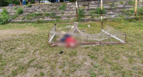Tragedie la Strășeni. Un bărbat a murit după ce o poartă de fotbal a căzut peste el